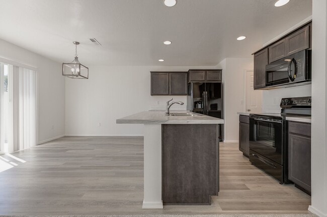 Building Photo - Beautiful 3 Bedroom Townhome for Lease!