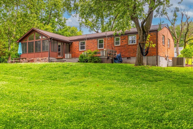 Building Photo - Charming ranch on a large lot with mature ...