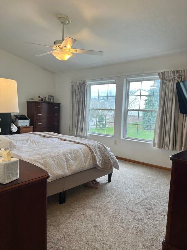 Building Photo - Brookfield Condo for Rent