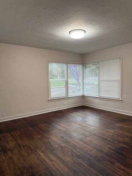 Building Photo - 1042 8th St NW