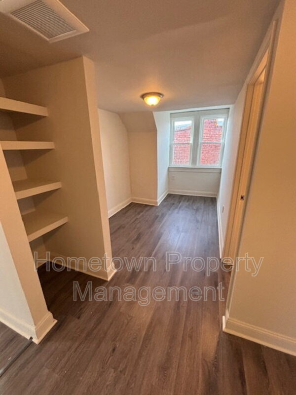 Building Photo - 71 Main St