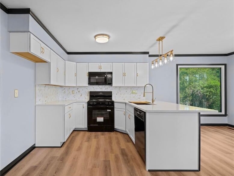 Building Photo - 6809 Lakeshore Dr