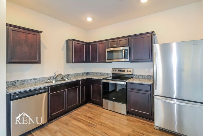 Building Photo - 3057 Lexington Terrace