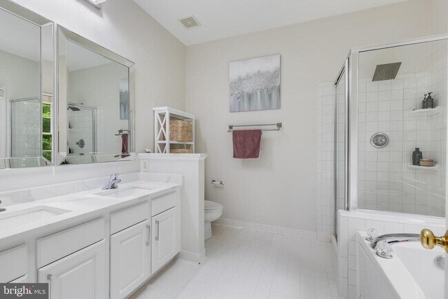 Building Photo - 11426 Summer House Ct