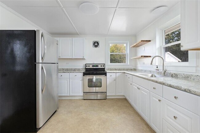 Building Photo - 3461 Kingstown Rd
