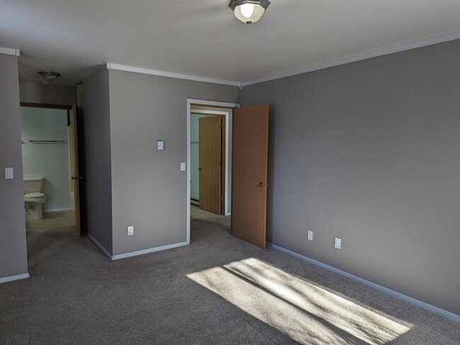 Building Photo - 841 N Gammon Rd