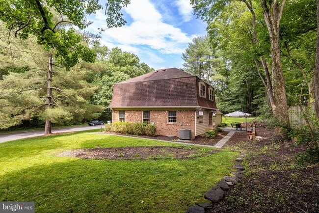 Building Photo - 1427 Laurel Hill Rd