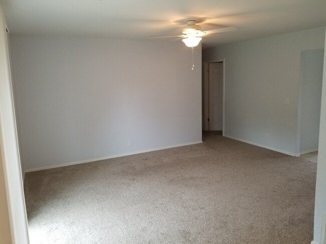 Building Photo - Updated 3 Bed 1 Bath House