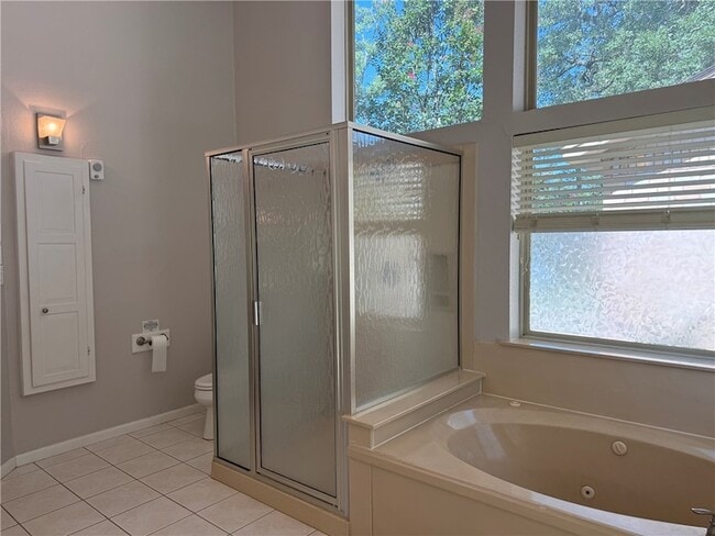 Building Photo - 6015 Los Robles Dr