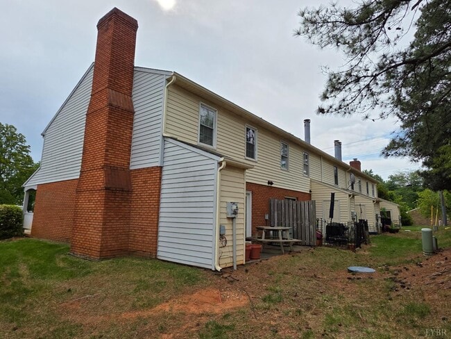 Building Photo - 42 Cavalier Ct