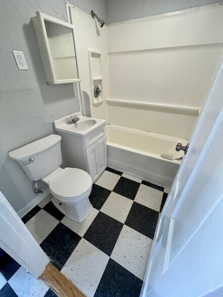 Building Photo - 31 Falmouth St