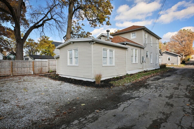 Building Photo - 137 E Tompkins St