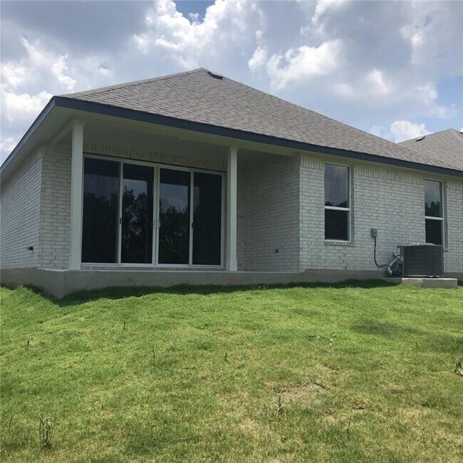 Building Photo - 421 Peace Pipe Way