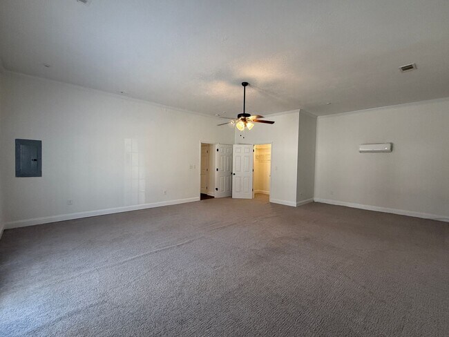 Building Photo - 3 bedroom, 2 bathroom Home with Fenced Yard