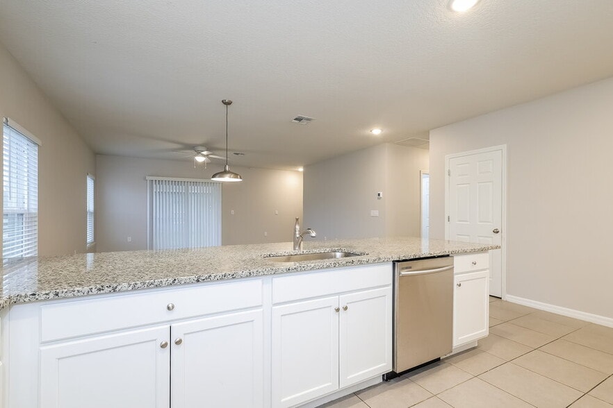 Building Photo - 1236 Amazon Dr