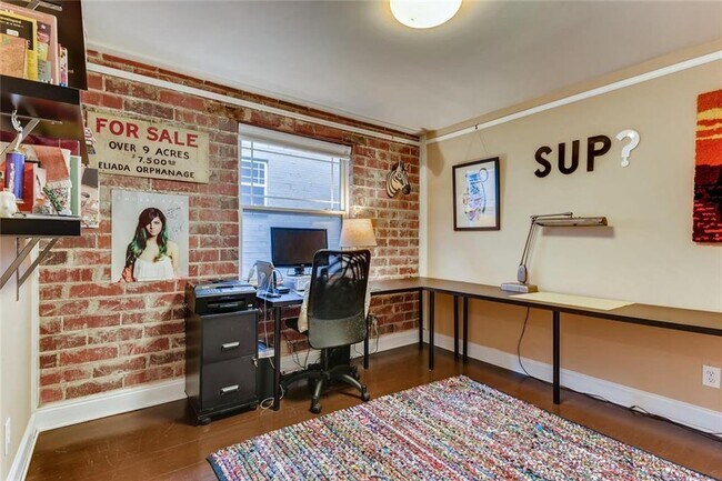 Building Photo - 24 Daniel St SE