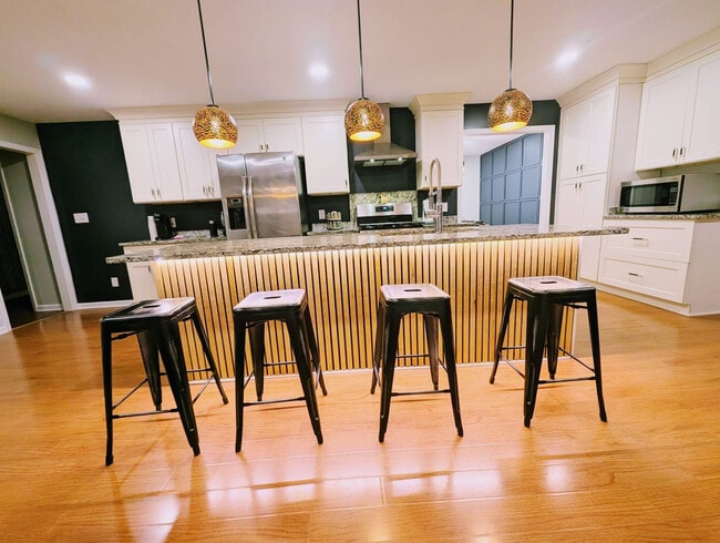 Building Photo - 469 Holt Rd NE