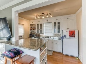 Building Photo - Charming 1bed/1bath Apartment in Jefferson Park/Paseo/Uptown OKC - Appliances + Garage Included
