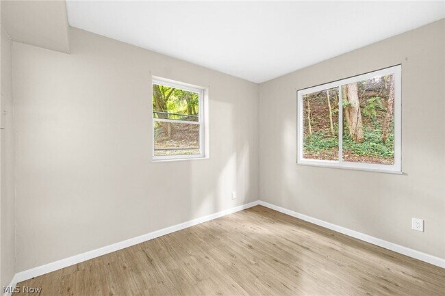 Building Photo - 167 N Seiberling St