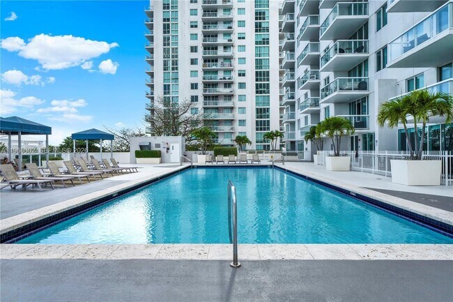 Building Photo - 1861 NW S River Dr