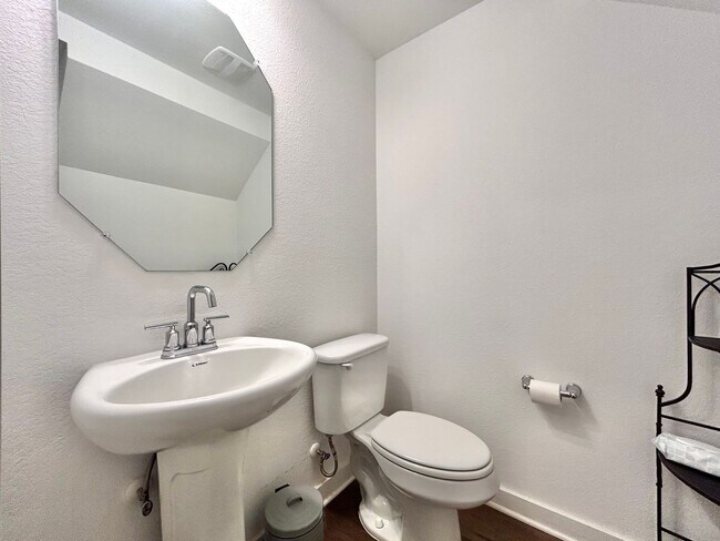 Building Photo - Inviting 4-Bed, 2.5-Bath Home with High Ceilings and Covered Deck