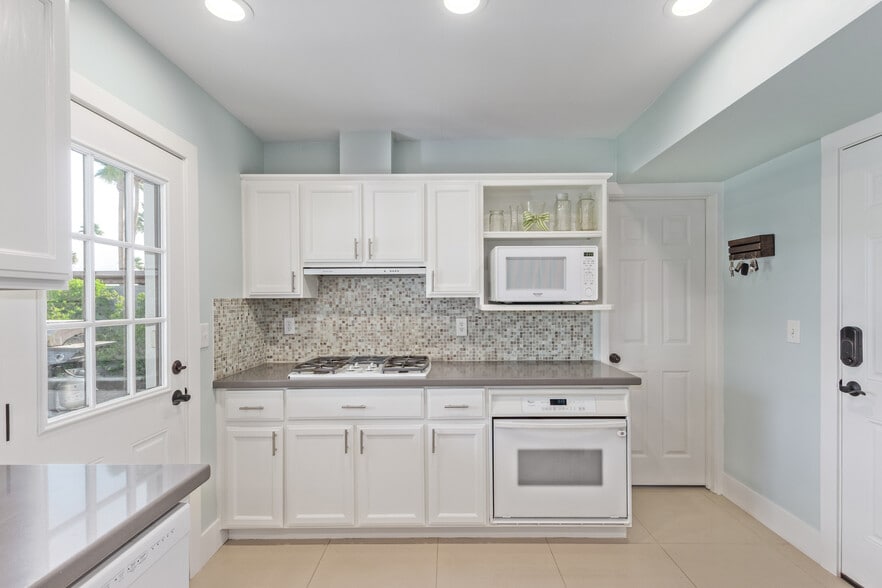 Building Photo - 2542 E Cochise Rd