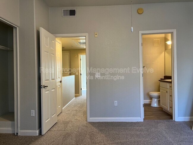 Building Photo - 4455 E Paradise Vlg Pkwy S