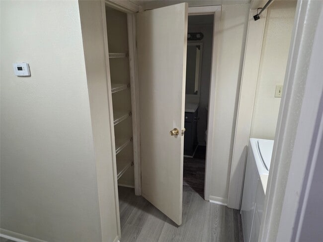 Building Photo - 3025 Walnut Bend Ln