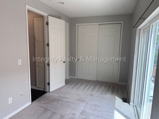 Building Photo - 5 Bed/4 Bath, 2,553 Sqft -1259 N Washingto...