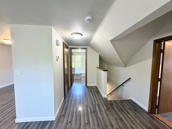 Building Photo - 1628 Deckner Ave