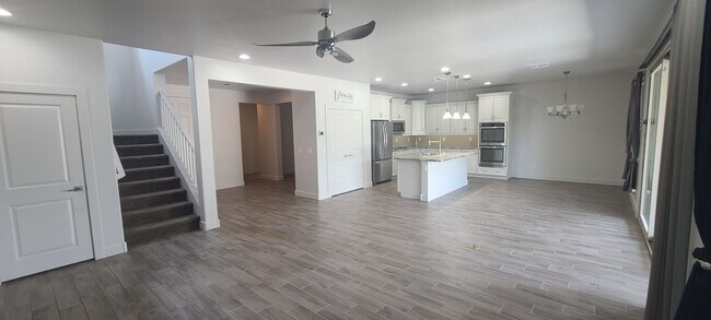 Building Photo - 4 Bedroom 3 Bathroom Upgrade Model Home