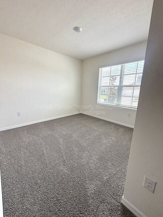 Building Photo - 5513 Hayloft Dr