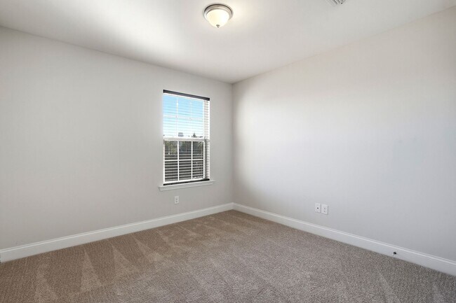 Building Photo - BEAUTIFUL single-Family home with $500 towards first month's rent- 2-Car Garage | Community Pool ...