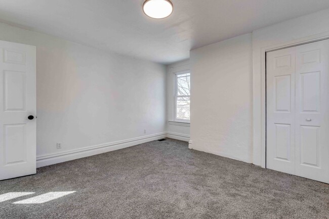 Building Photo - 328 Sweetbriar St