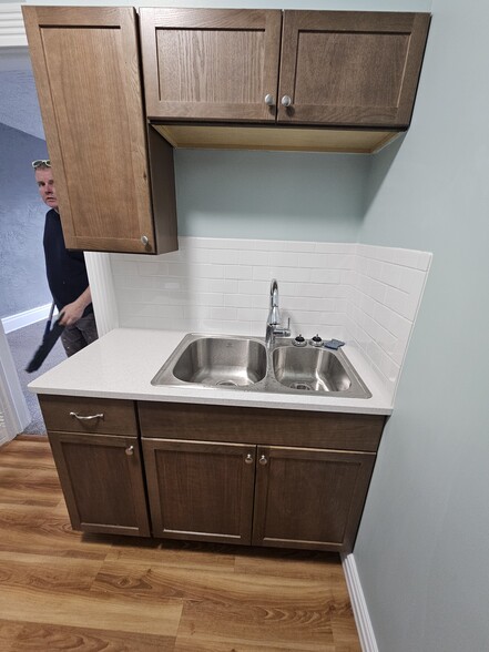 kitchen sink - 113 Packard Ave SE