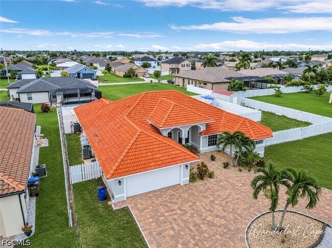 Building Photo - 4413 SW 10th Ave