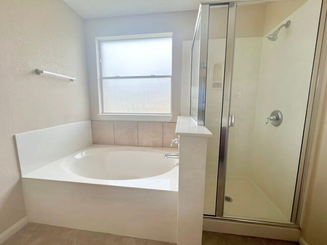 Building Photo - Beautiful 3-bedroom 2.5 bath home in Kille...