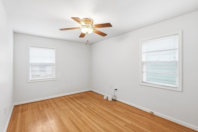 Building Photo - Charming 3-Bed, 2-Bath Bungalow in North Portland