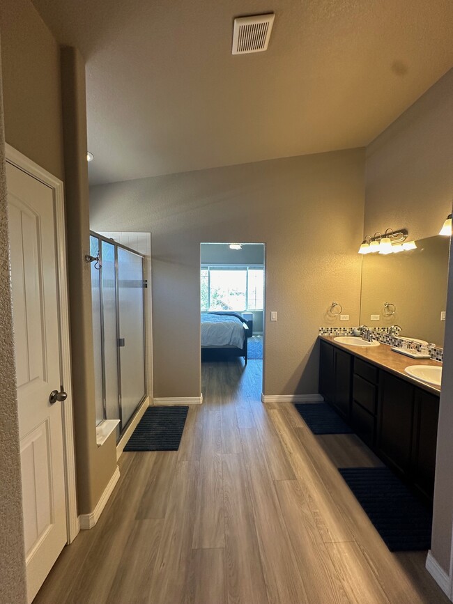 Building Photo - 8075 Cinnamon Ct