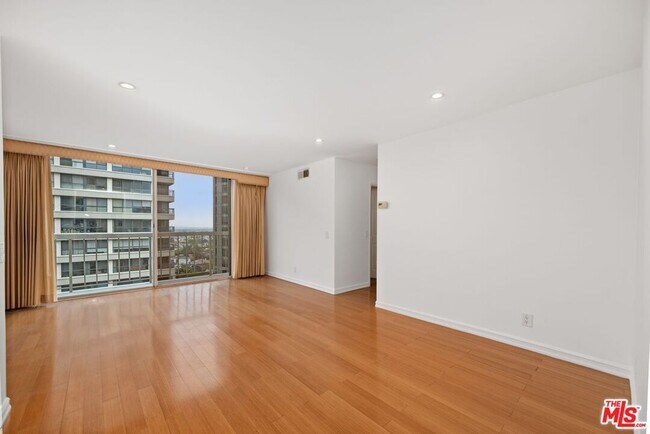 Building Photo - 10751 Wilshire Blvd