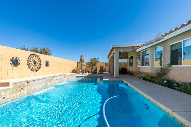 Building Photo - Stunning Single-Story Home with Heated Poo...