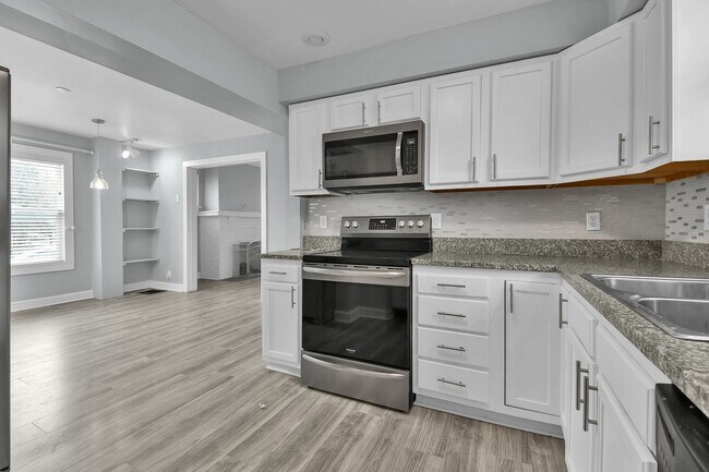 Building Photo - 626 E Jenkins Ave