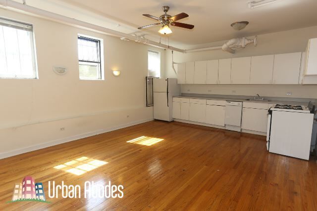 Building Photo - 816 W Waveland Ave
