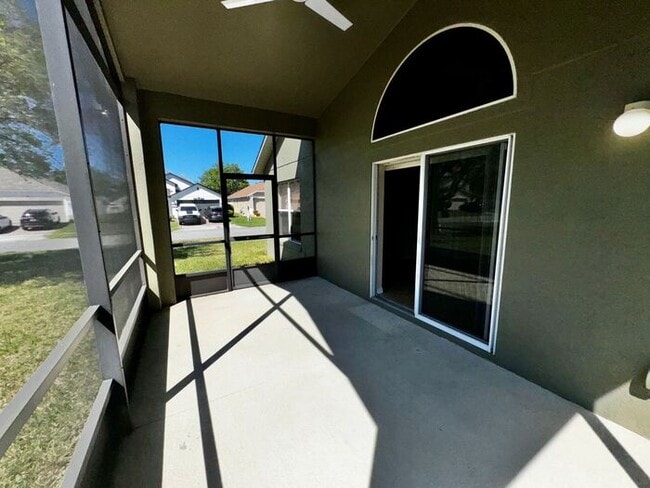 Building Photo - Timber Isle 4 bedroom home 2 bath home on a corner lot with New Kitchen Appliances!