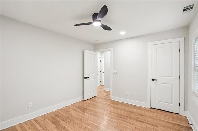 Building Photo - 5170 Chamblee Dunwoody Rd