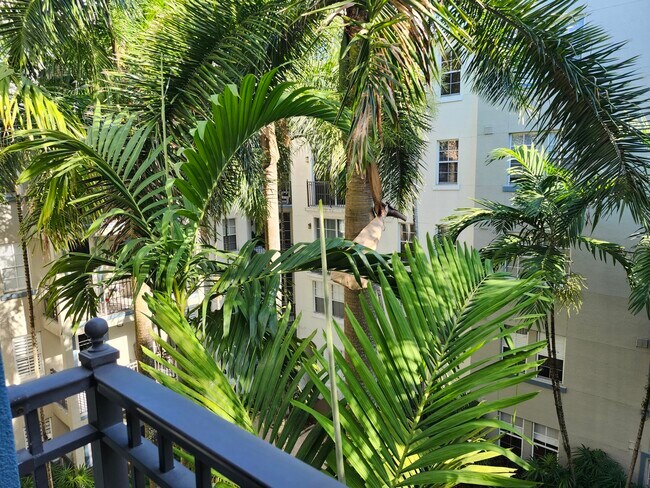 Building Photo - 533 NE 3rd Ave