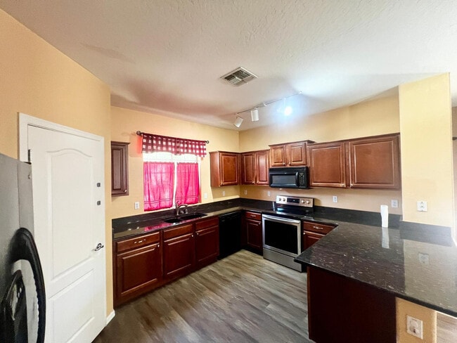 Building Photo - 879 E Stottler Dr