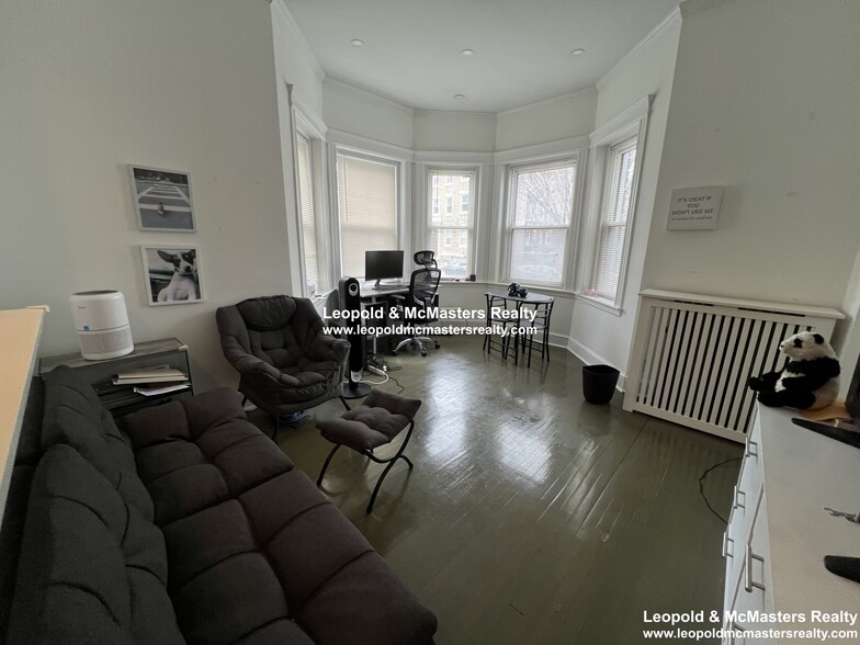 Building Photo - 50 Queensberry St