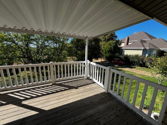 Building Photo - Beautiful 6 Bedroom/4 Bathroom in Centerville