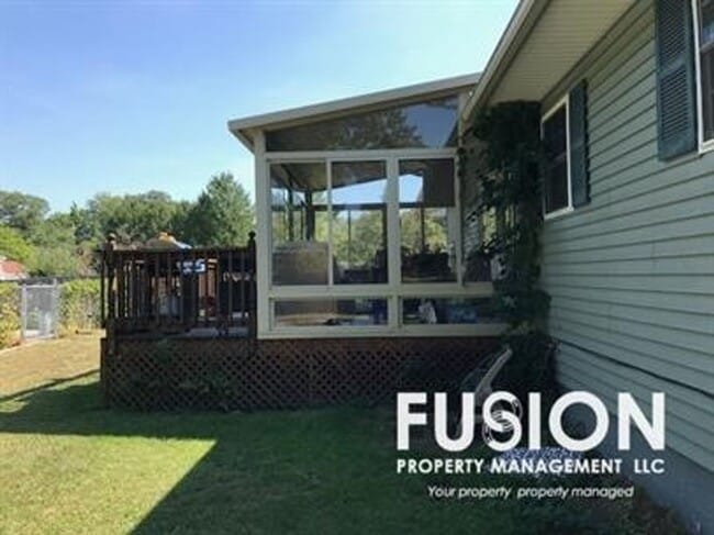 Building Photo - Spacious 3-Bedroom Home with POOL, Garage & Fenced Yard – New North End